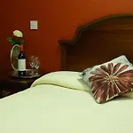 فندق Nesbitt Arms Boutique