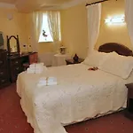 Nesbitt Arms Boutique فندق 3*