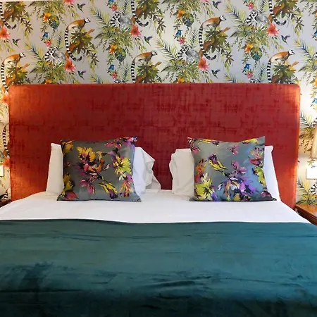 Nesbitt Arms Boutique Hotel 3*