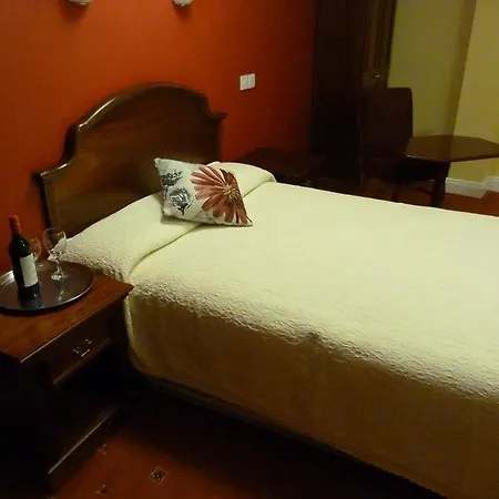Nesbitt Arms Boutique 3*