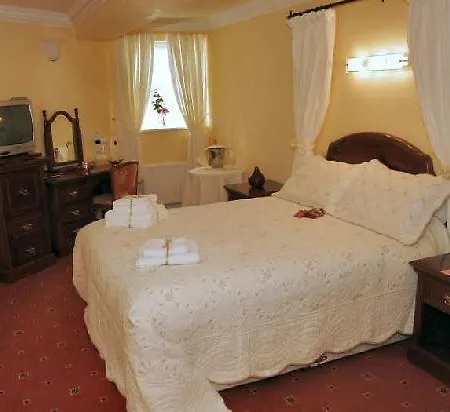 Nesbitt Arms Boutique Hotel 3*