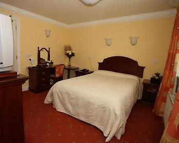 Nesbitt Arms Boutique Hotel 3*